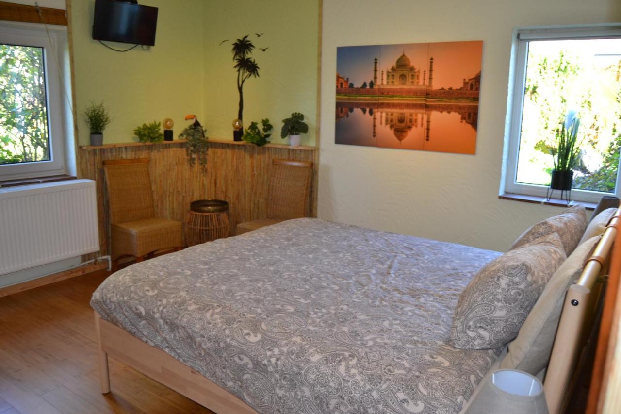 En Chapoisie Bed & Breakfast Ciney Exterior foto