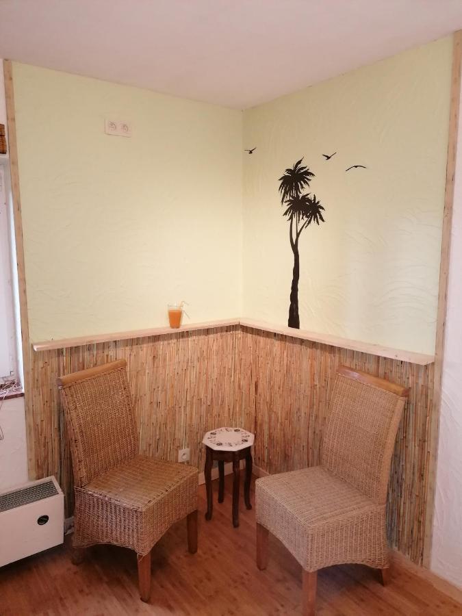 En Chapoisie Bed & Breakfast Ciney Exterior foto